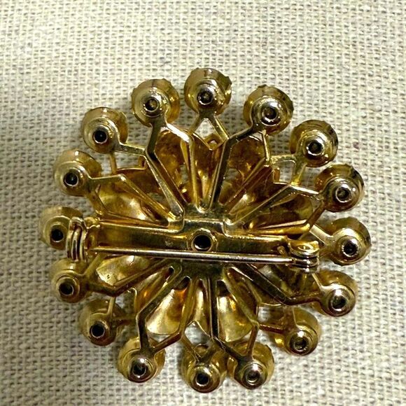 Vintage Czech Pastel Glass Starburst Brooch with Matching Clip On Earrings. - Picture 3 of 5